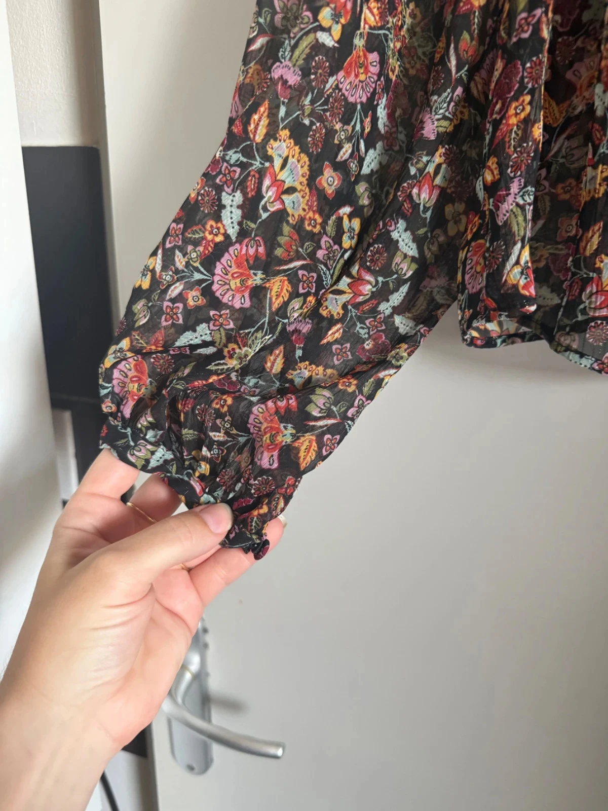 Blusa de manga larga Zara con flores Talla 34 – photo 3